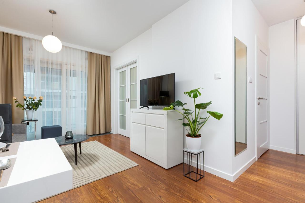 Royal City Center Mennica Residence By Noclegi Renters 华沙 外观 照片