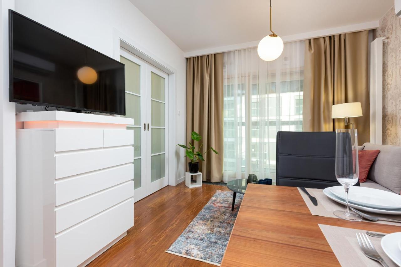 Royal City Center Mennica Residence By Noclegi Renters 华沙 外观 照片