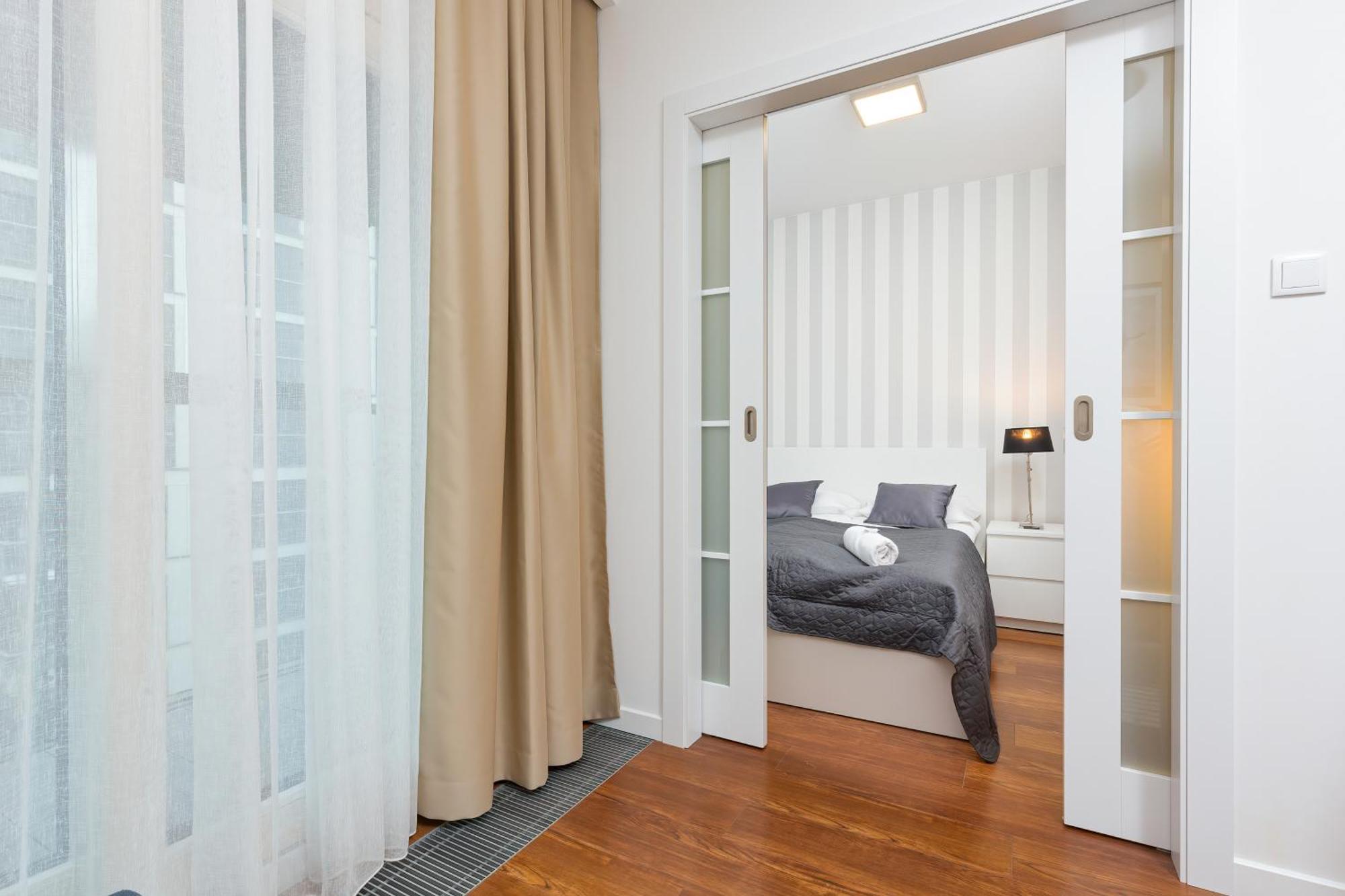 Royal City Center Mennica Residence By Noclegi Renters 华沙 外观 照片