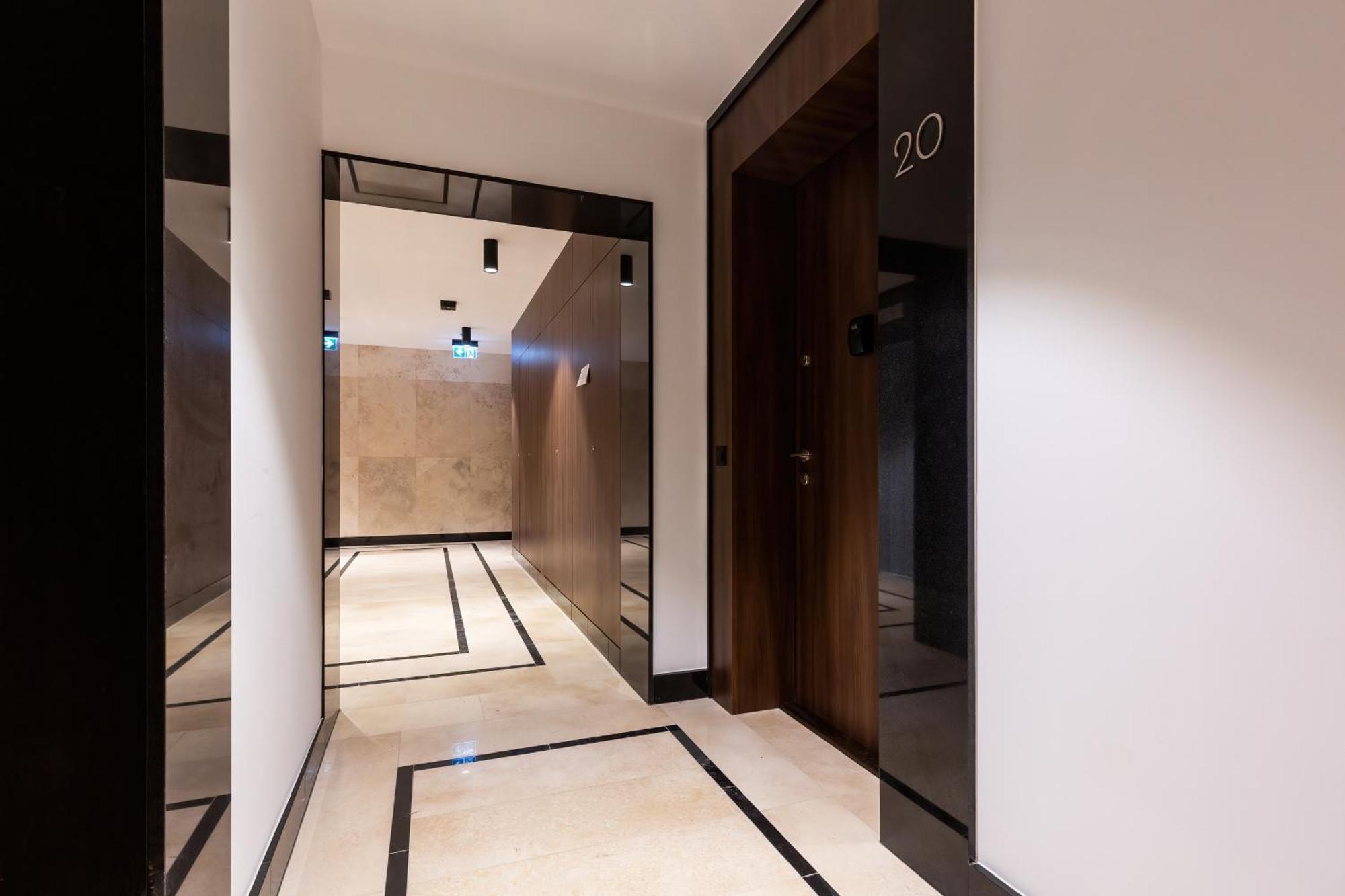 Royal City Center Mennica Residence By Noclegi Renters 华沙 外观 照片
