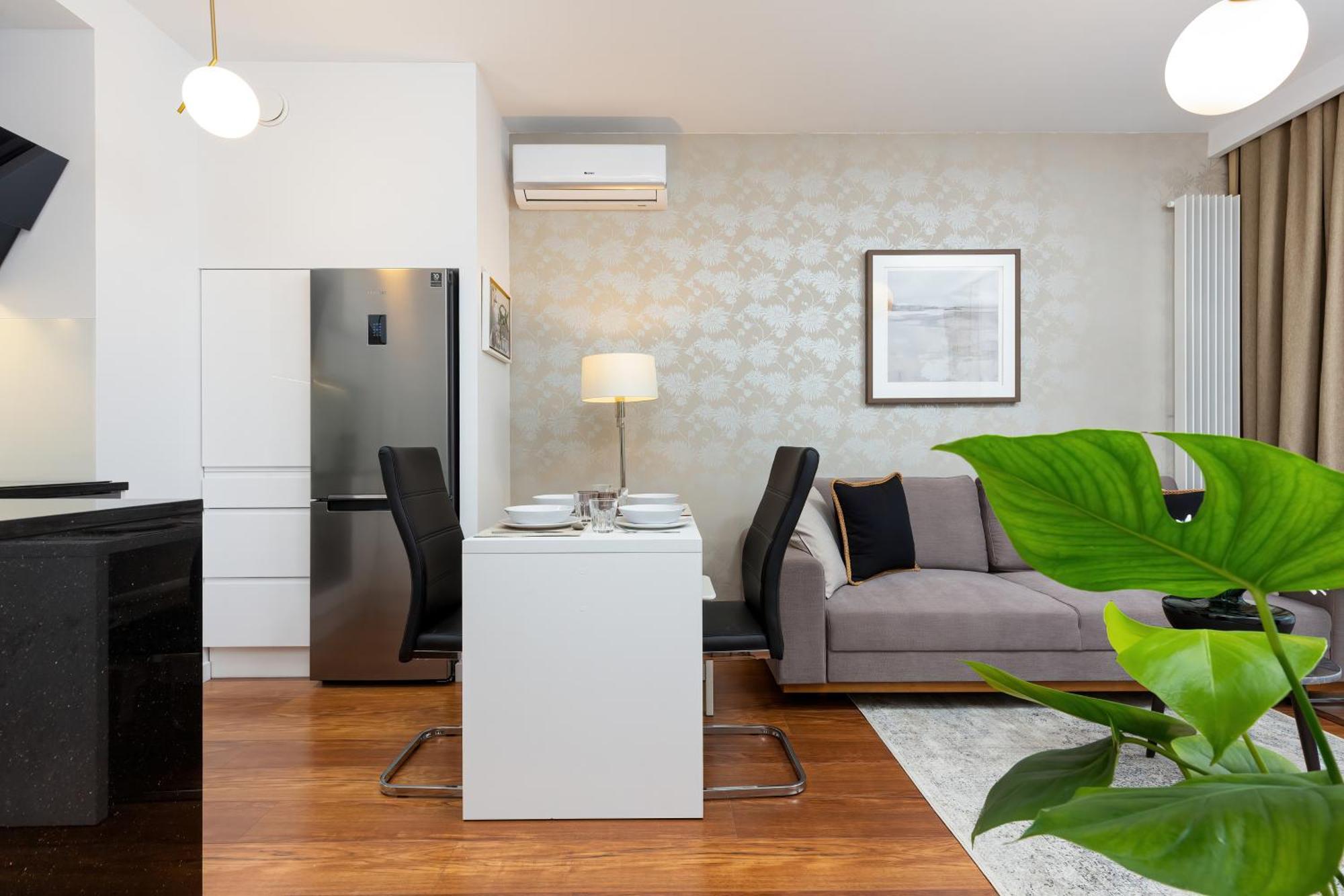 Royal City Center Mennica Residence By Noclegi Renters 华沙 外观 照片