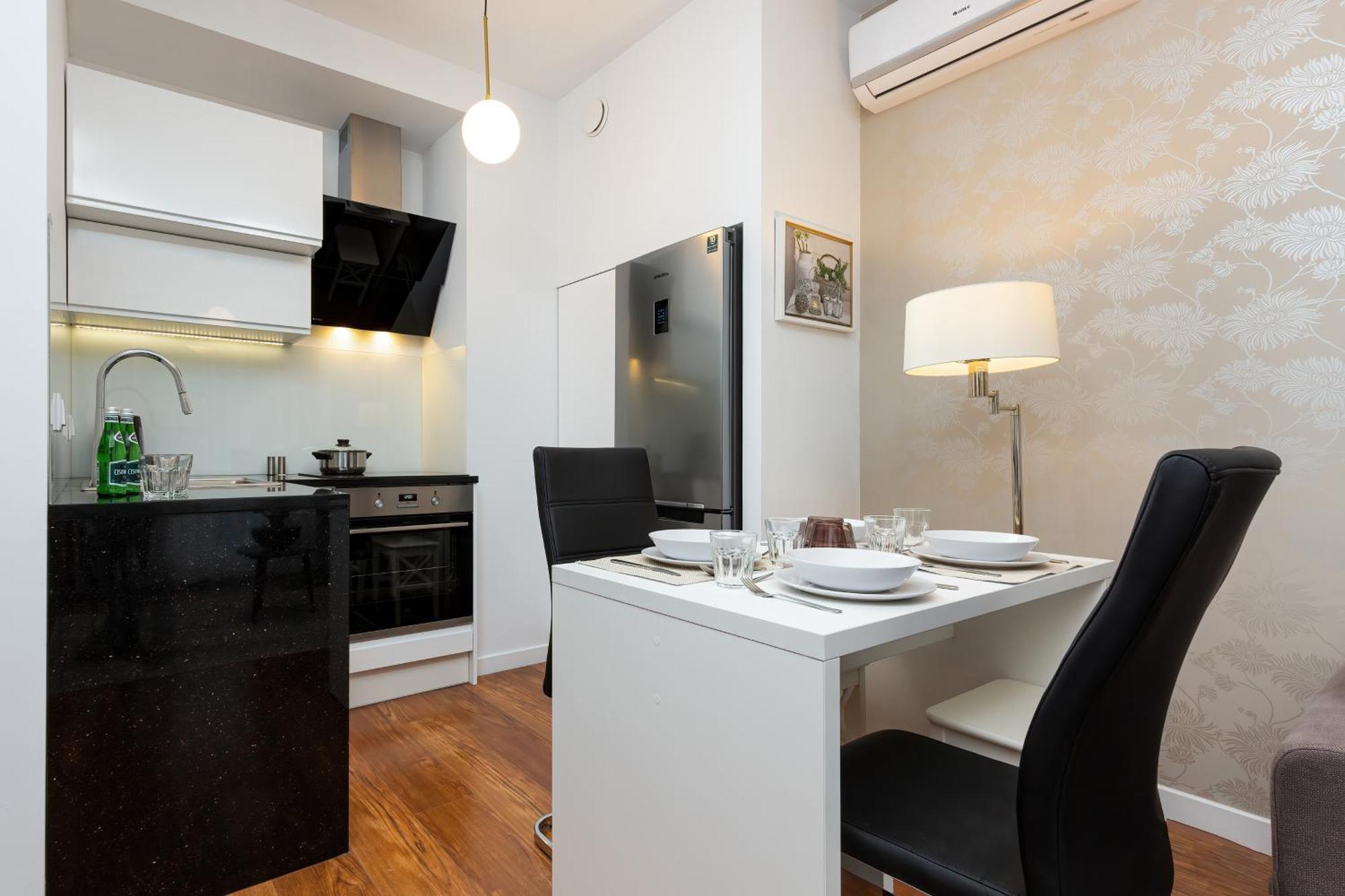 Royal City Center Mennica Residence By Noclegi Renters 华沙 外观 照片