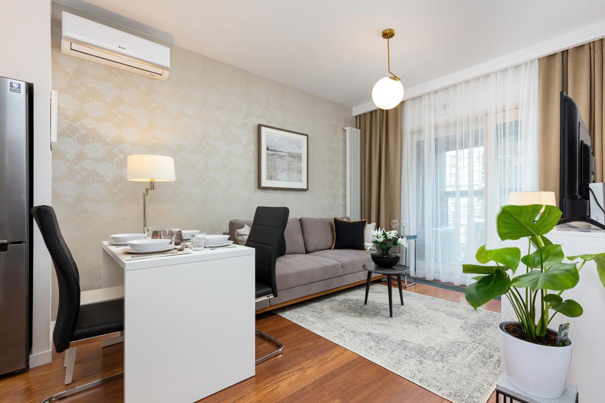 Royal City Center Mennica Residence By Noclegi Renters 华沙 外观 照片