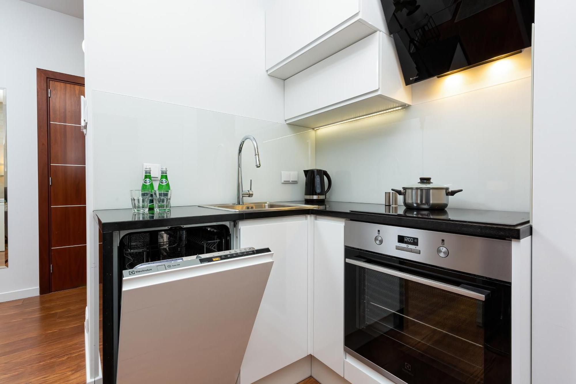 Royal City Center Mennica Residence By Noclegi Renters 华沙 外观 照片