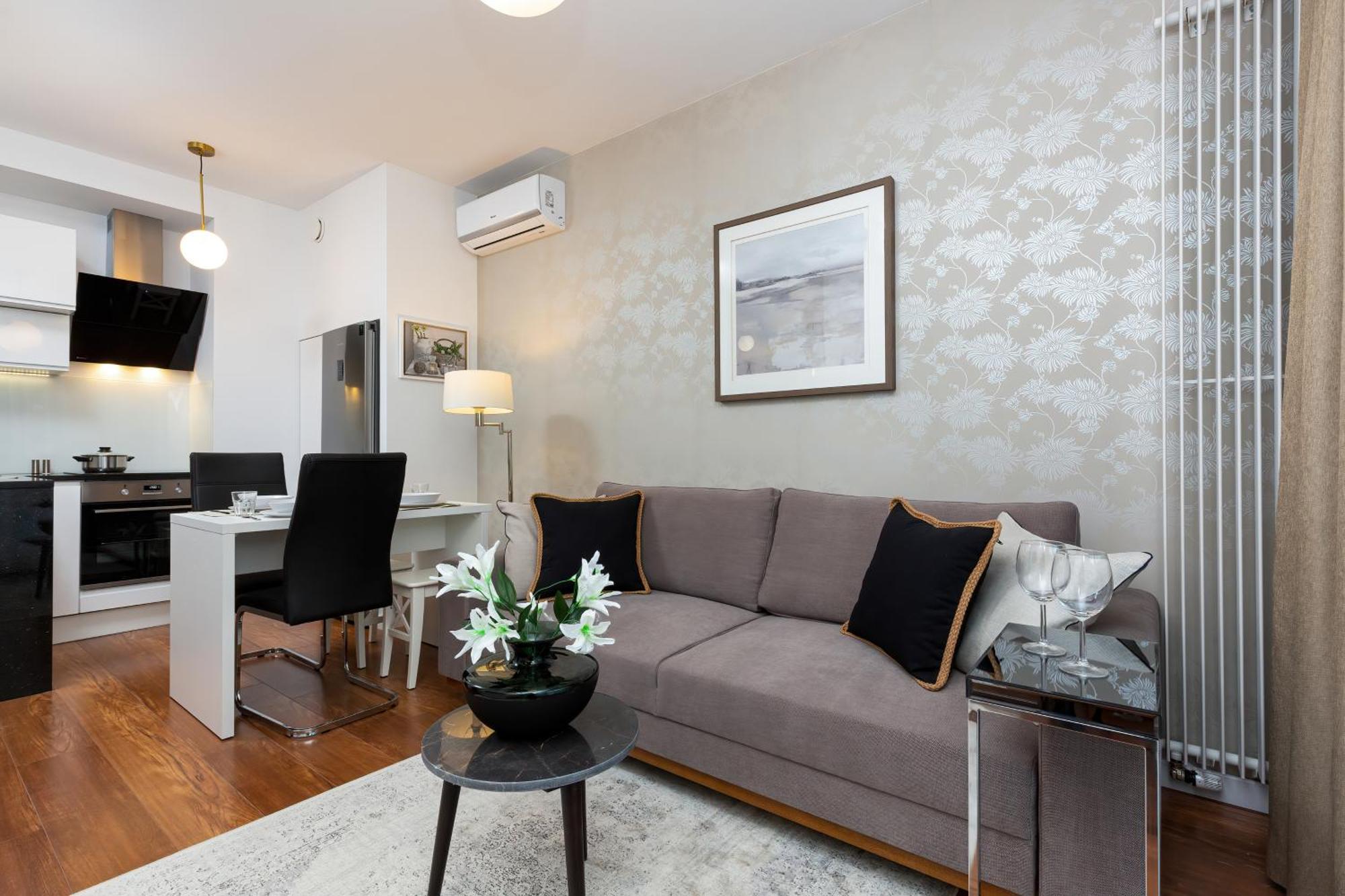 Royal City Center Mennica Residence By Noclegi Renters 华沙 外观 照片